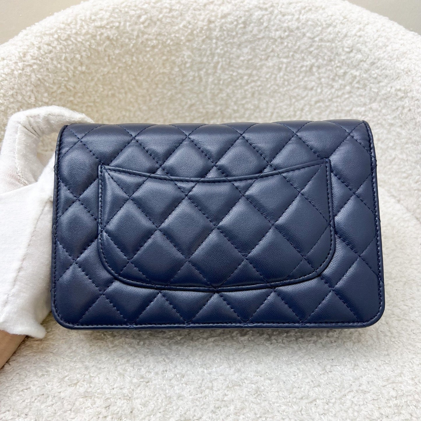 GLM-Classic Wallet on Chain WOC in Navy Lambskin and LGHW (Model: AP0250)