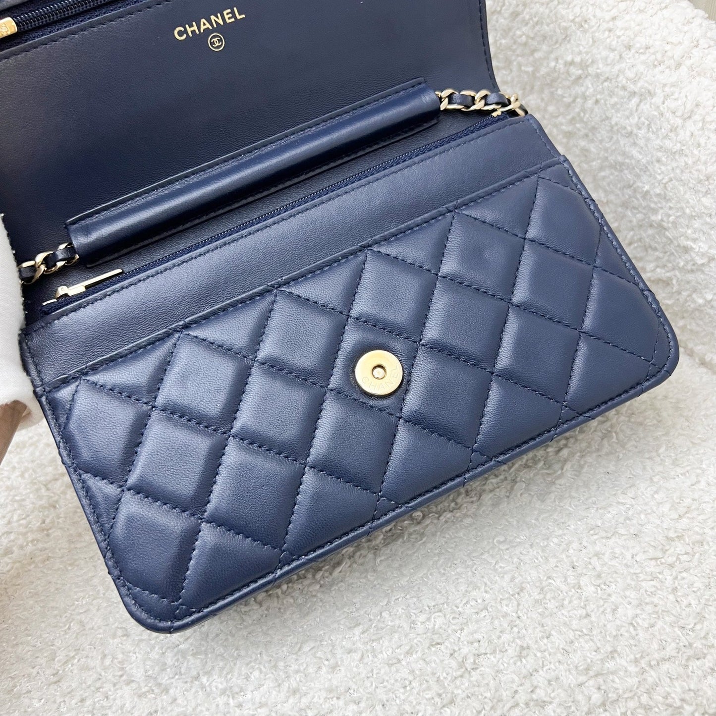 GLM-Classic Wallet on Chain WOC in Navy Lambskin and LGHW (Model: AP0250)