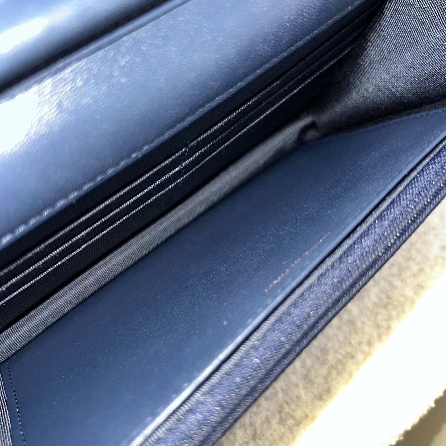 GLM-Classic Wallet on Chain WOC in Navy Lambskin and LGHW (Model: AP0250)