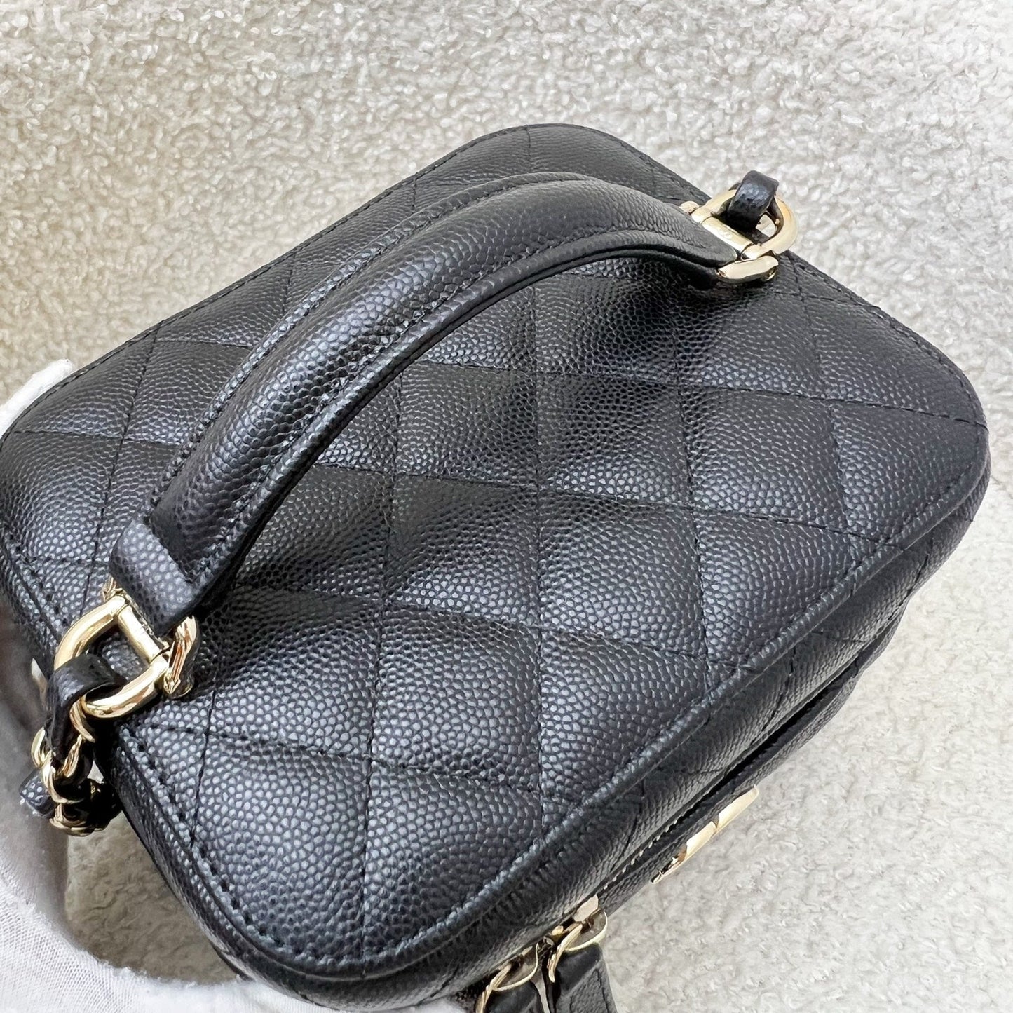 GLM-22S Top Handle Vanity Case with Chain in Black Caviar LGHW