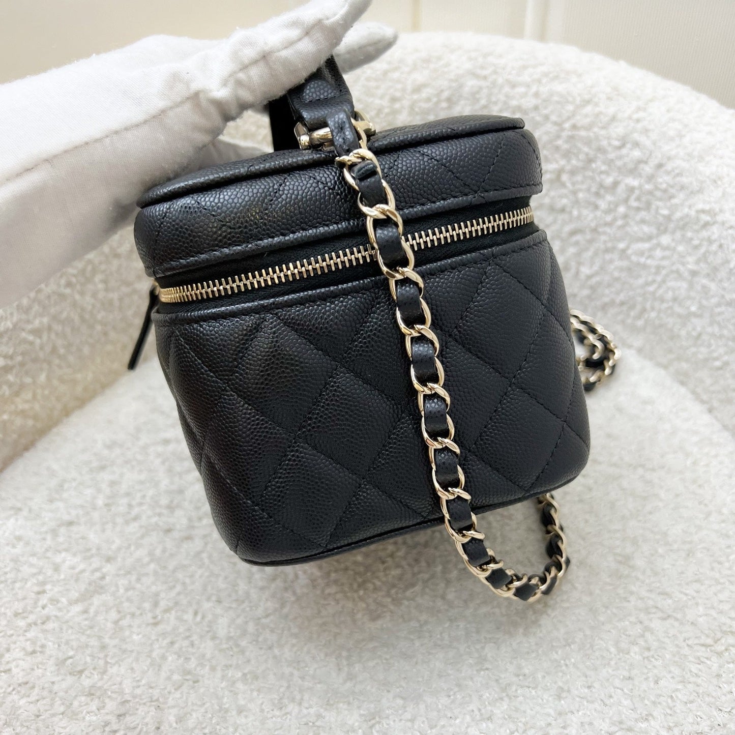 GLM-22S Top Handle Vanity Case with Chain in Black Caviar LGHW