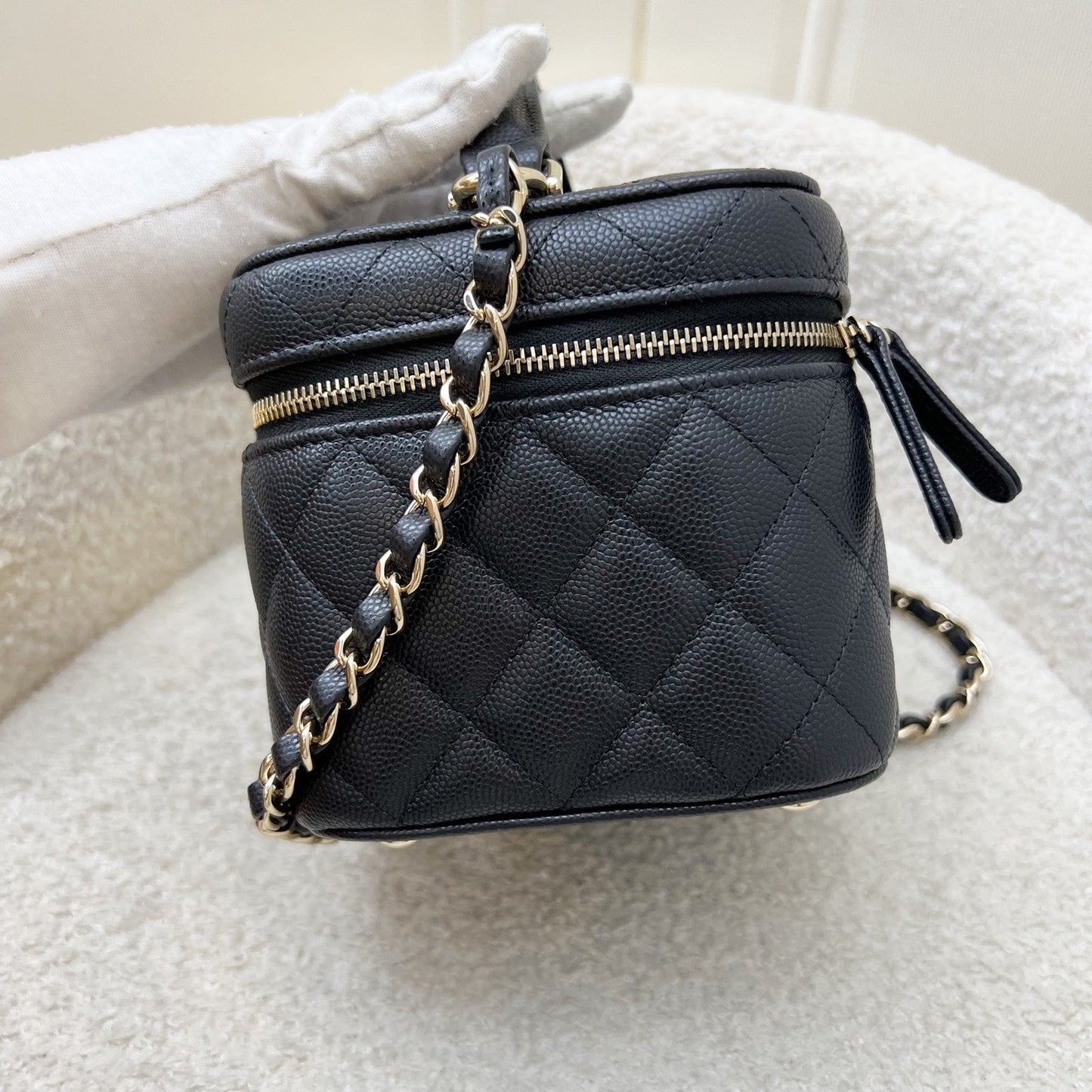 GLM-22S Top Handle Vanity Case with Chain in Black Caviar LGHW