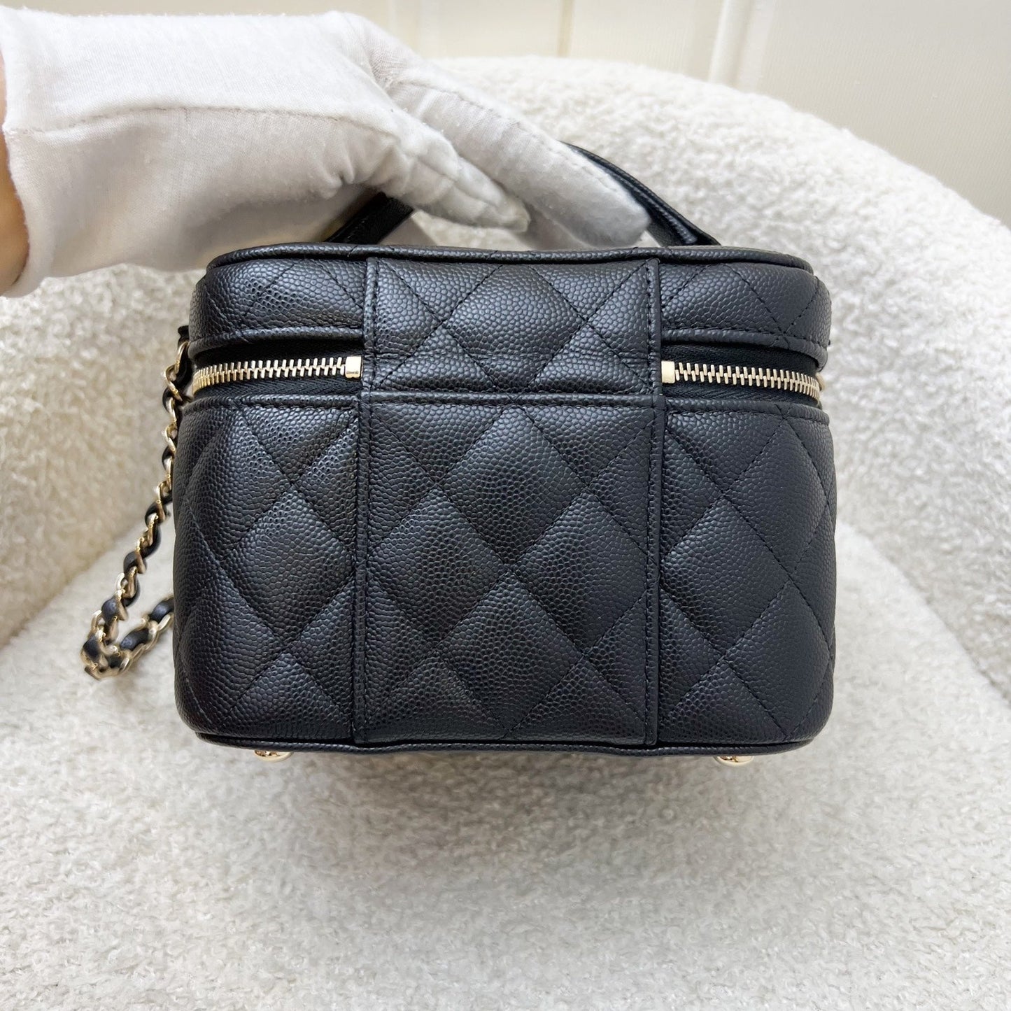 GLM-22S Top Handle Vanity Case with Chain in Black Caviar LGHW