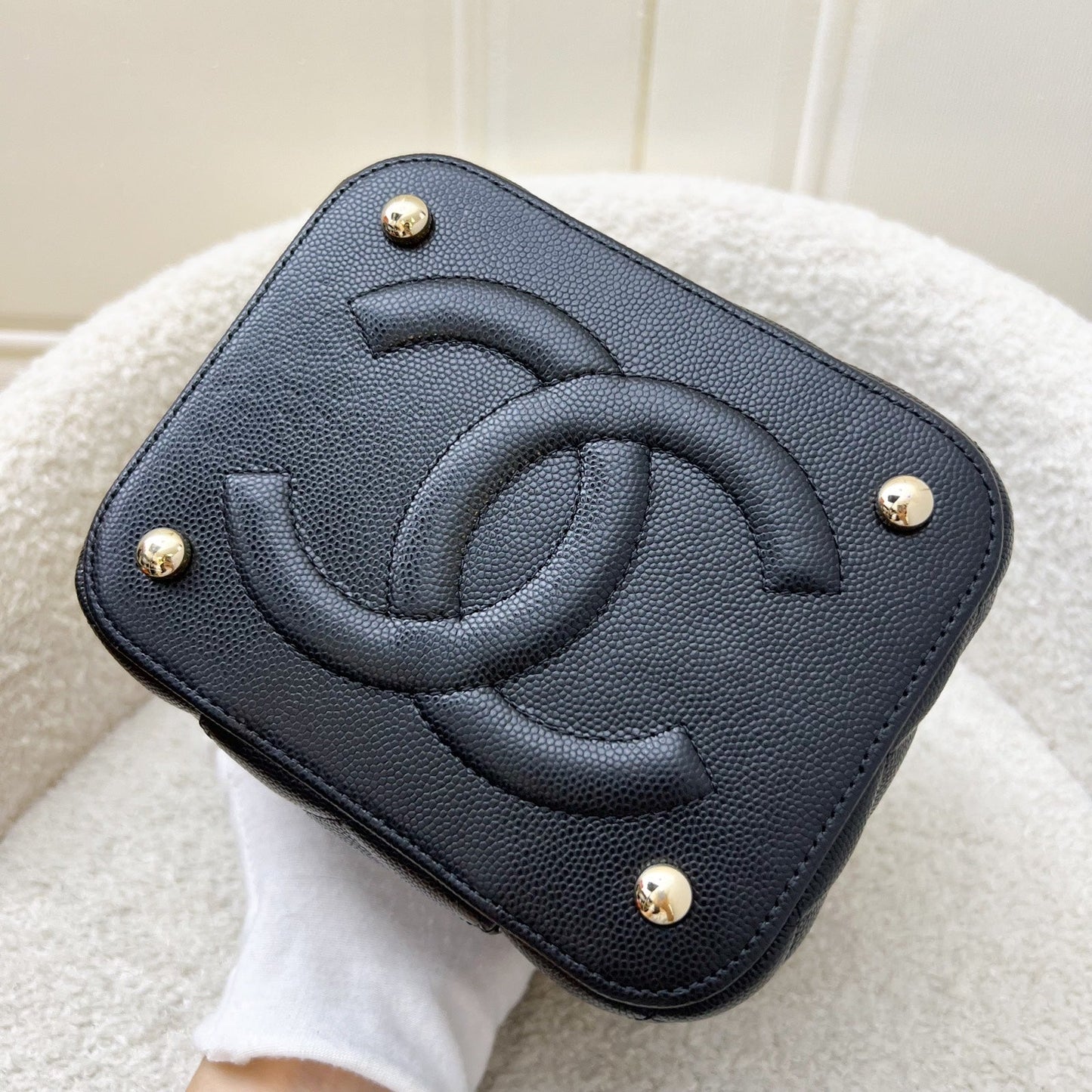 GLM-22S Top Handle Vanity Case with Chain in Black Caviar LGHW