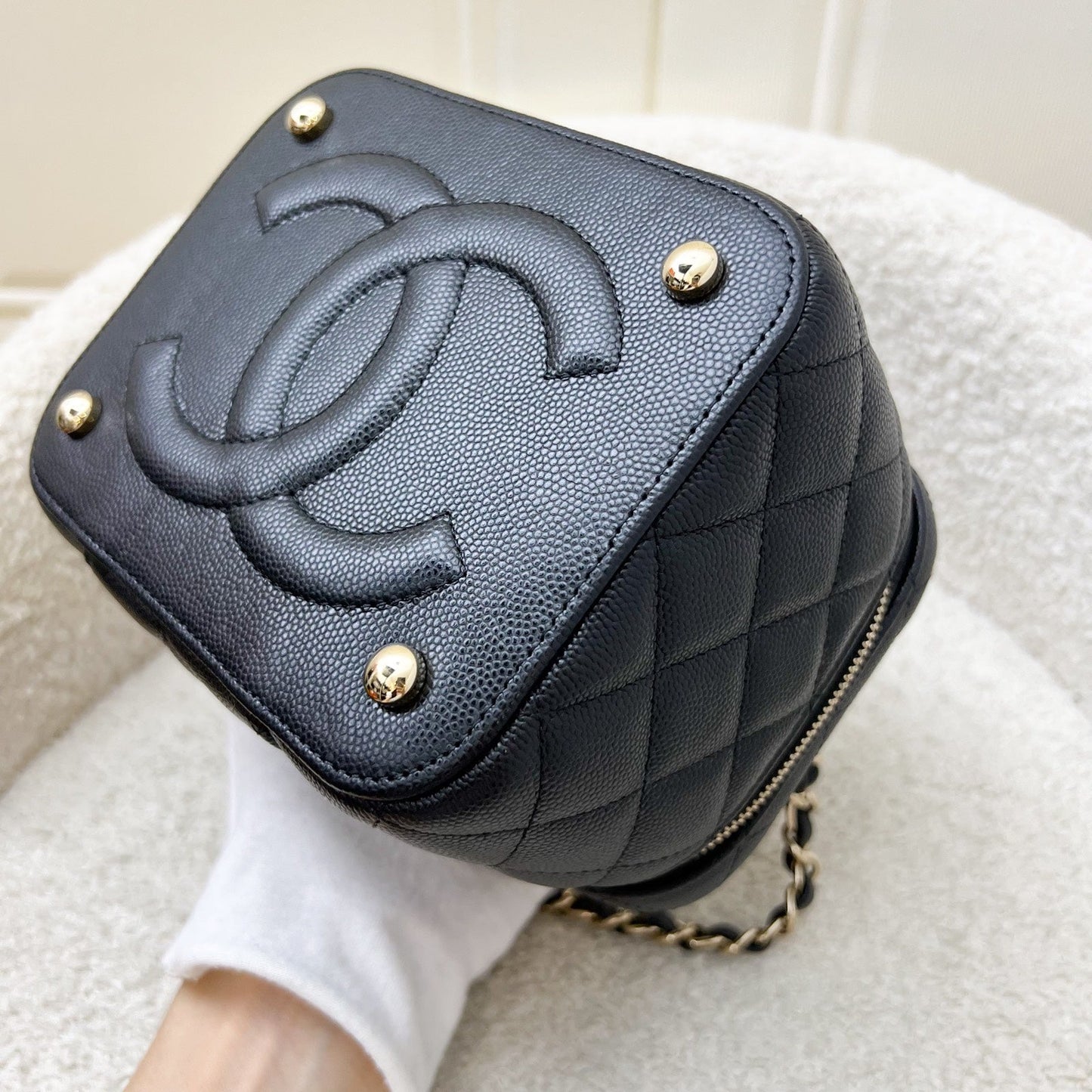 GLM-22S Top Handle Vanity Case with Chain in Black Caviar LGHW