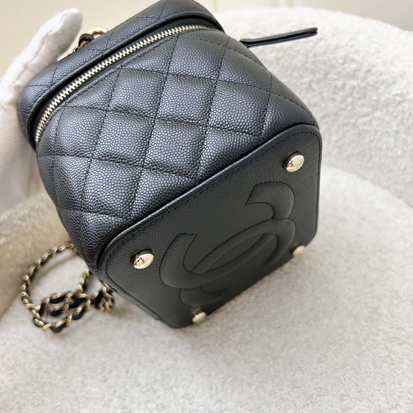 GLM-22S Top Handle Vanity Case with Chain in Black Caviar LGHW