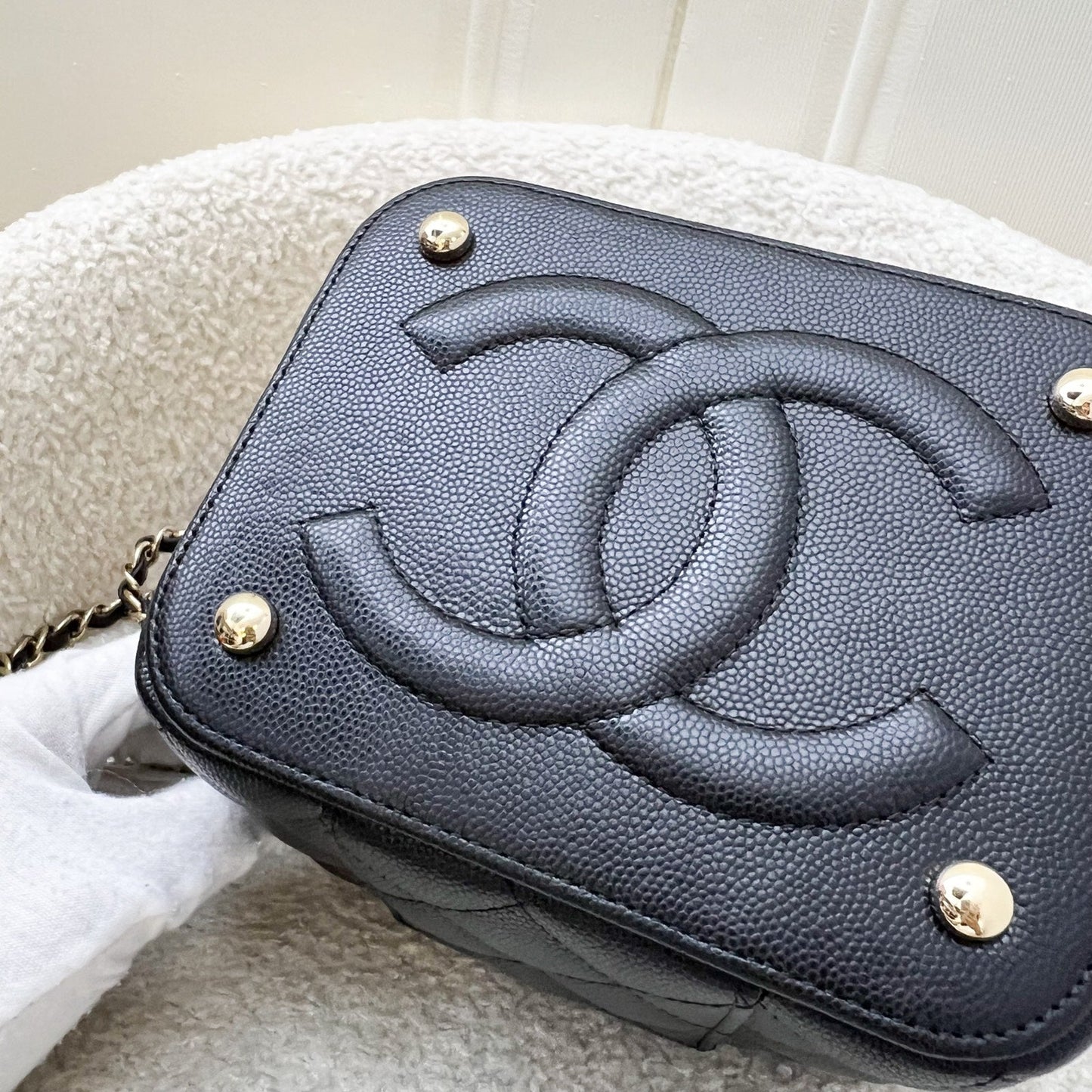 GLM-22S Top Handle Vanity Case with Chain in Black Caviar LGHW