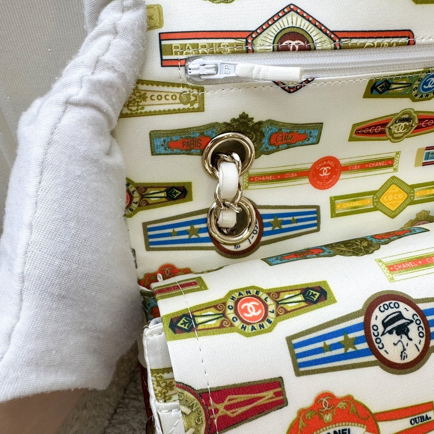 GLM-Medium Classic Flap CF Limited Edition Cuba in Printed White Fabric and LGHW