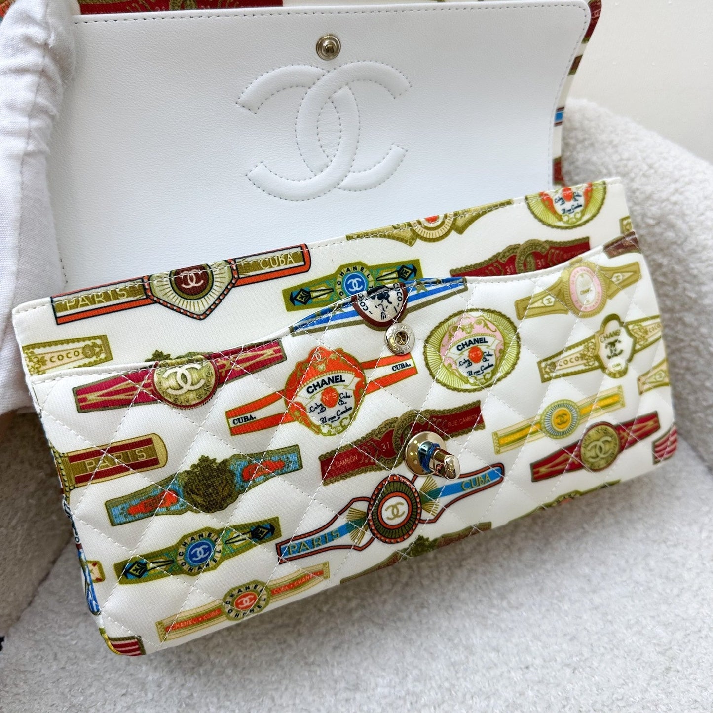 GLM-Medium Classic Flap CF Limited Edition Cuba in Printed White Fabric and LGHW