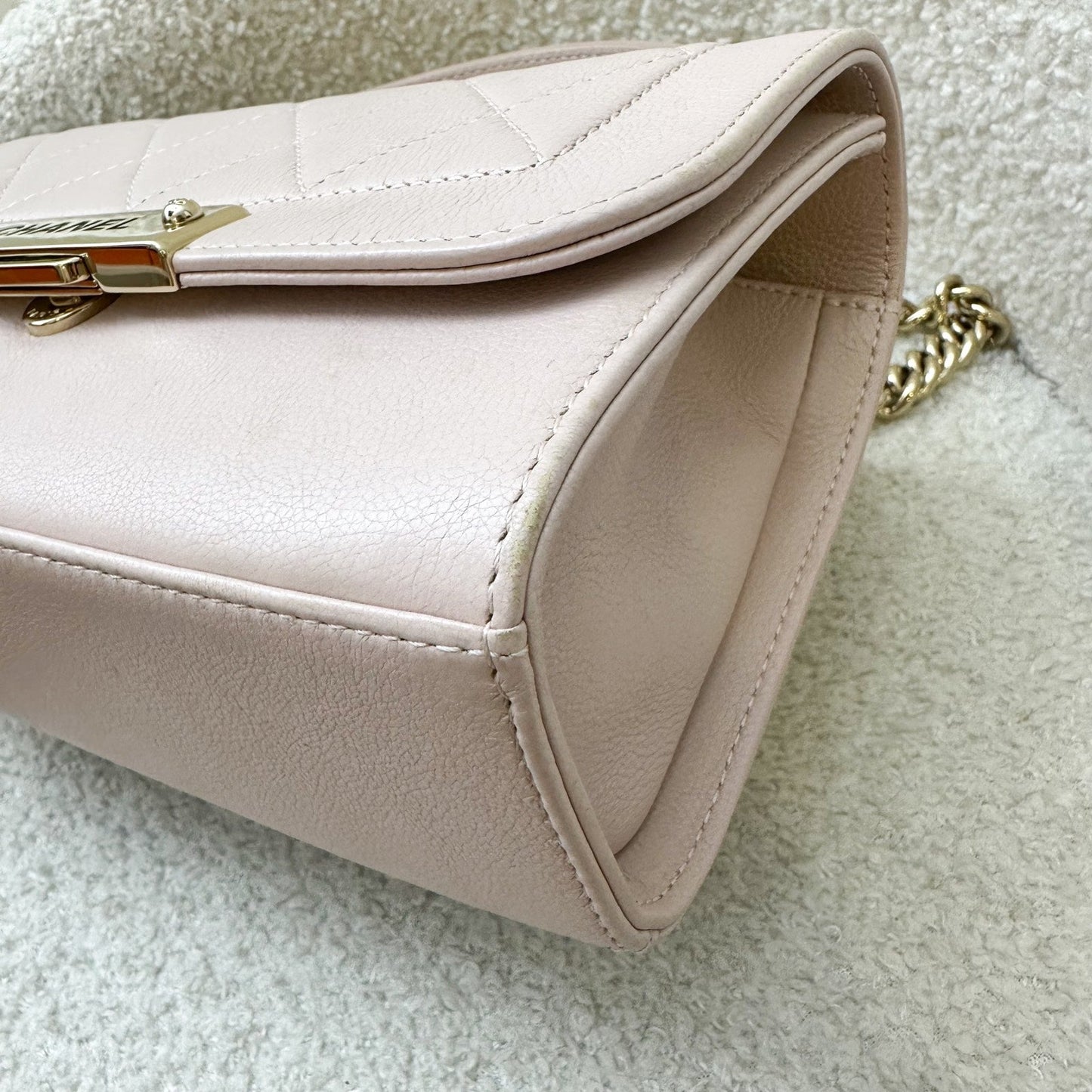 GLM-17C Click Label Shoulder Bag in Light Pink Calfskin and LGHW