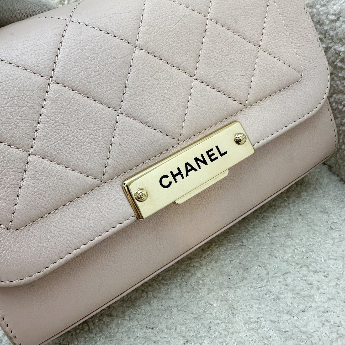 GLM-17C Click Label Shoulder Bag in Light Pink Calfskin and LGHW