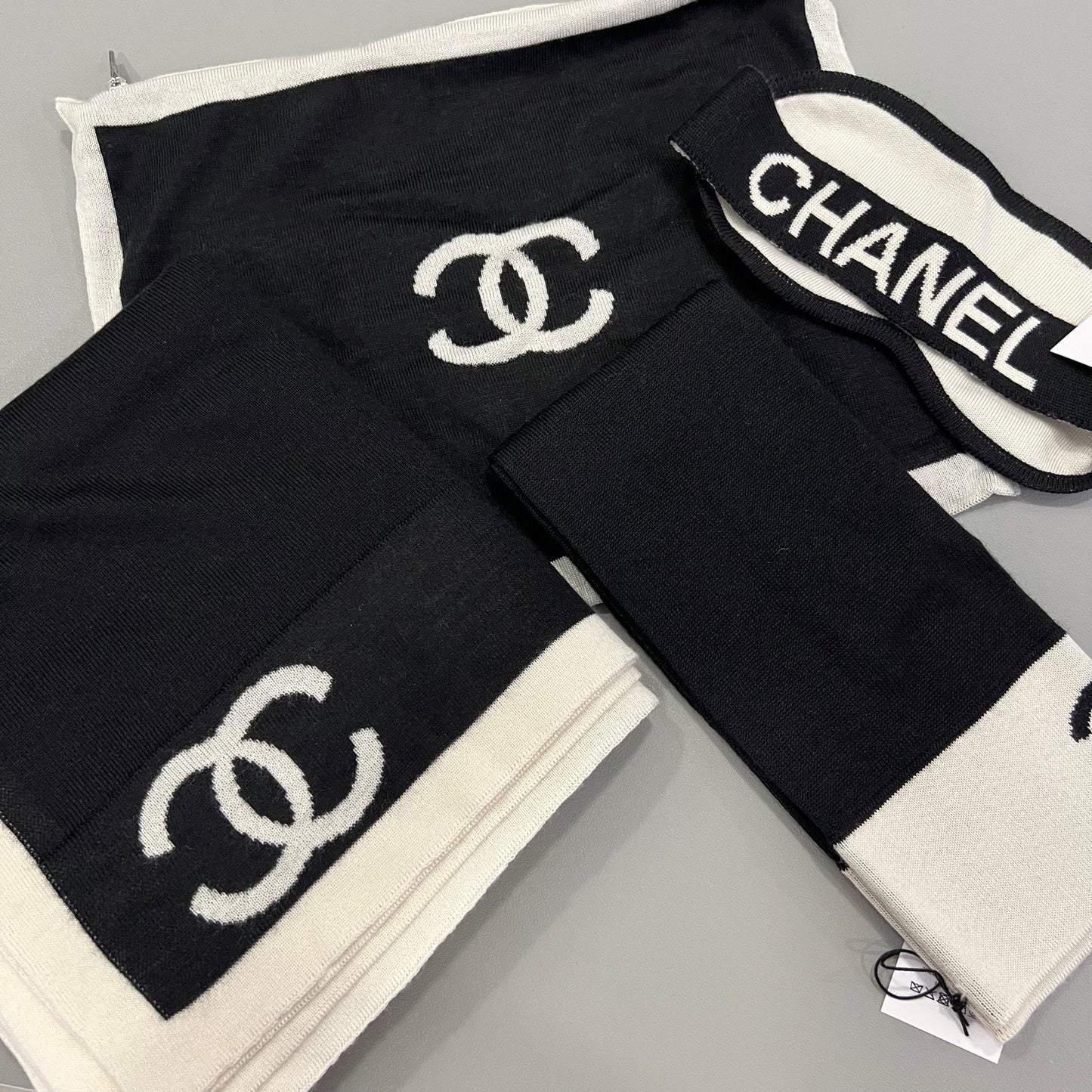 GLM-4 Piece Travel Set with Pouch, Shawl, Socks and Eye Shield in Black and White Cashmere / Wool / Silk