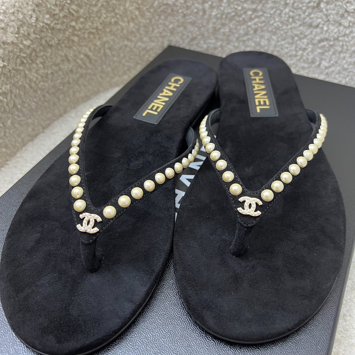 GLM-25C Thongs with Imitation Pearls and GLM- Logo in Black Suede Sz 38 (Model: G46205)