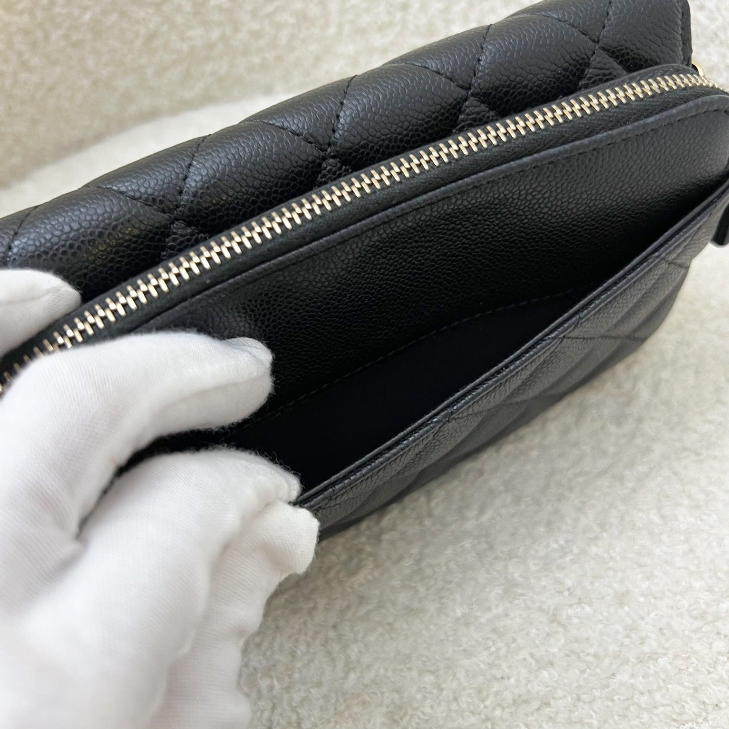 GLM-Phone Holder / Wallet On Chain WOC in Black Caviar and LGHW (Model: AP2096)