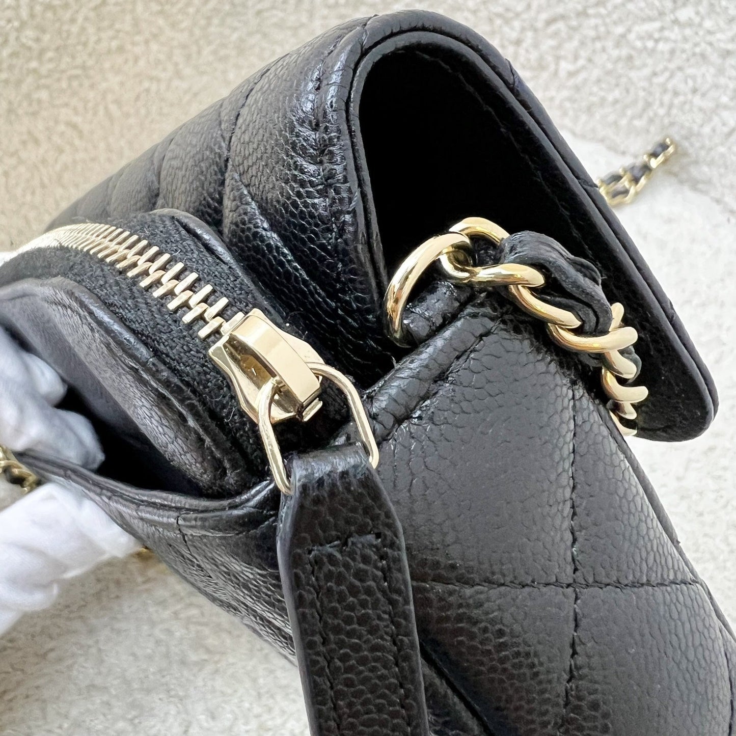 GLM-Phone Holder / Wallet On Chain WOC in Black Caviar and LGHW (Model: AP2096)