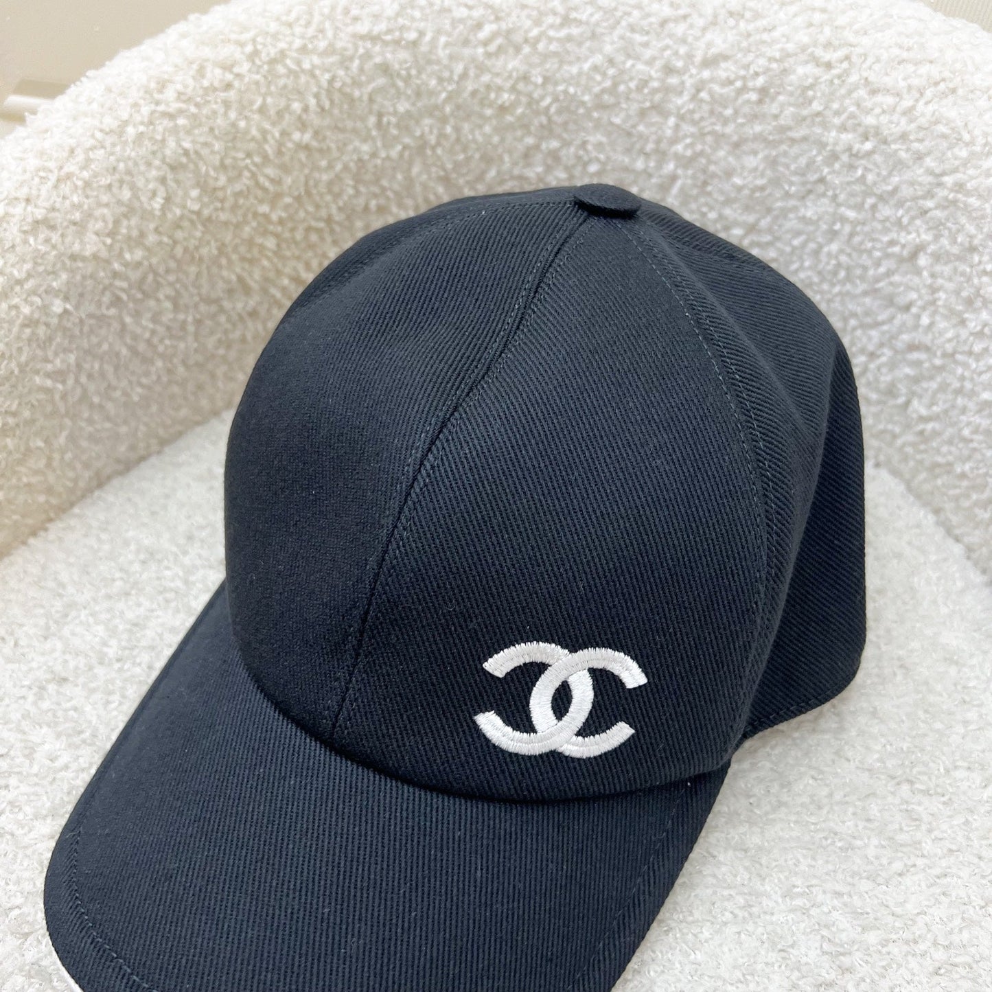 GLM-Baseball Cap with White Embroidered GLM- Logo in Black