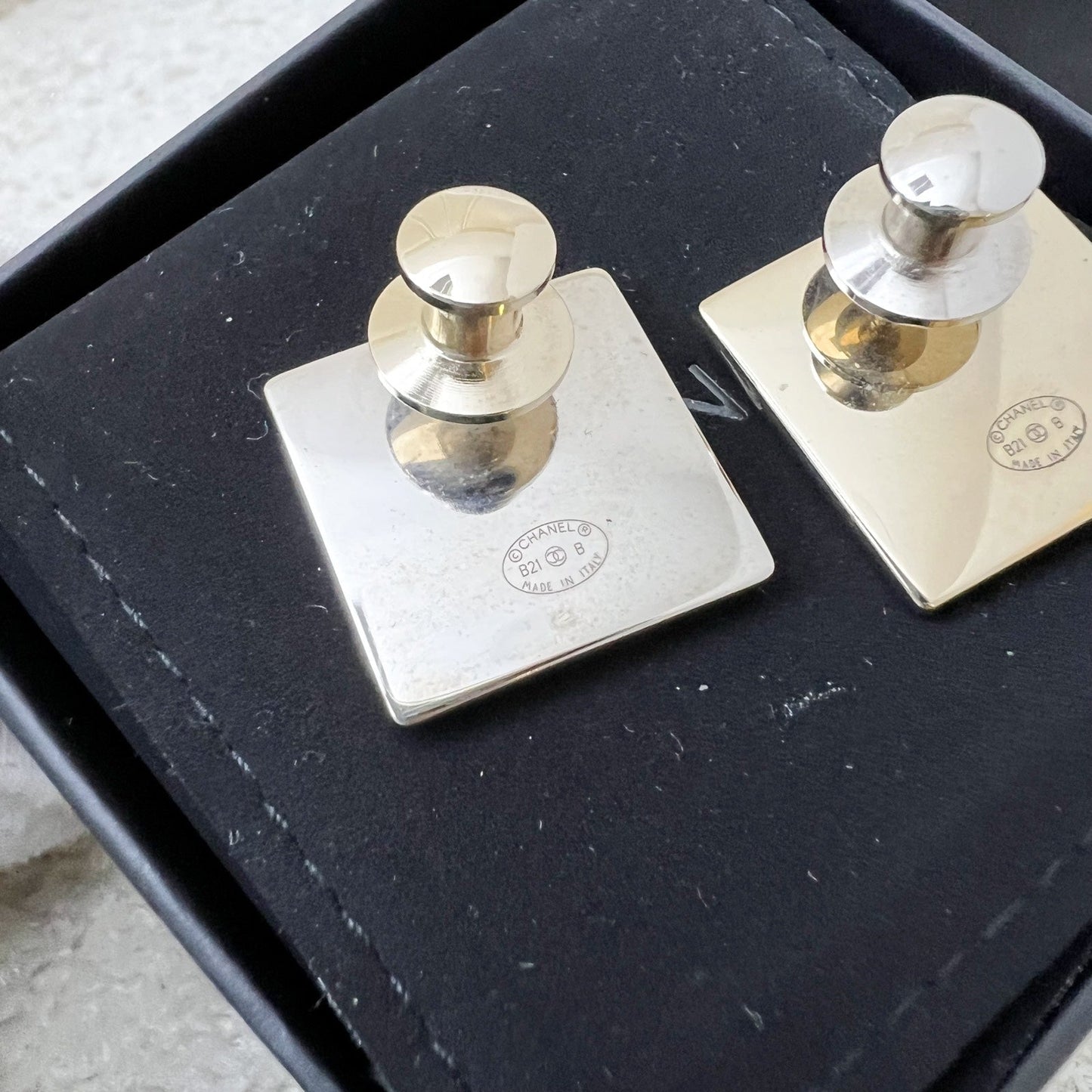 GLM-Pair of Pins (Brooches) in SHW