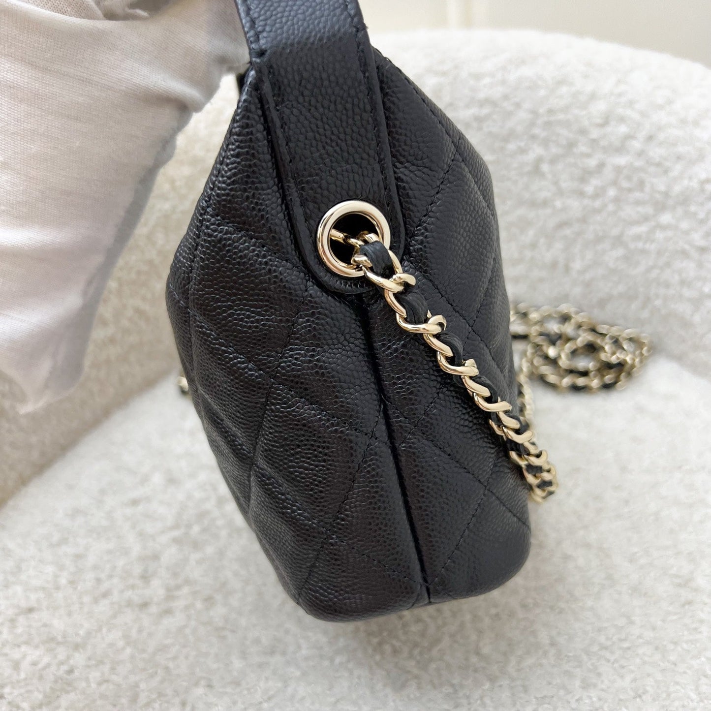 GLM-25C Quilted Hobo Clutch on Chain in Black Caviar and LGHW (Model: AP4386)