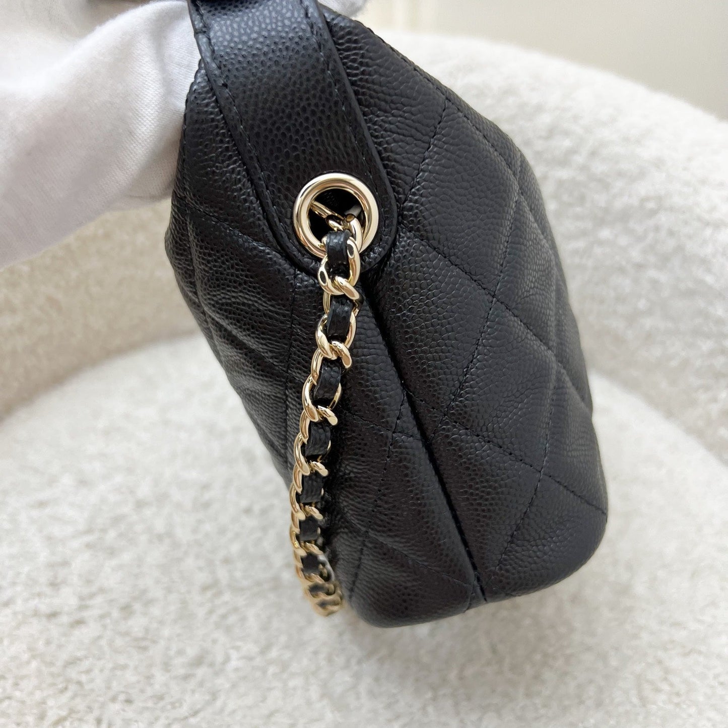 GLM-25C Quilted Hobo Clutch on Chain in Black Caviar and LGHW (Model: AP4386)