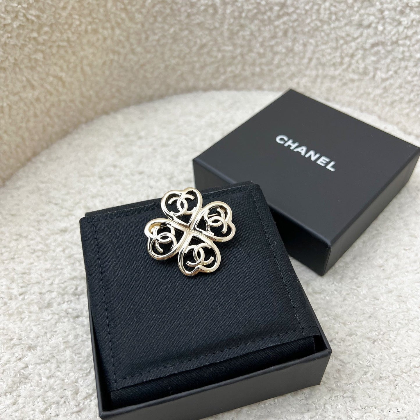 GLM-22P 4 Hearts Brooch in LGHW