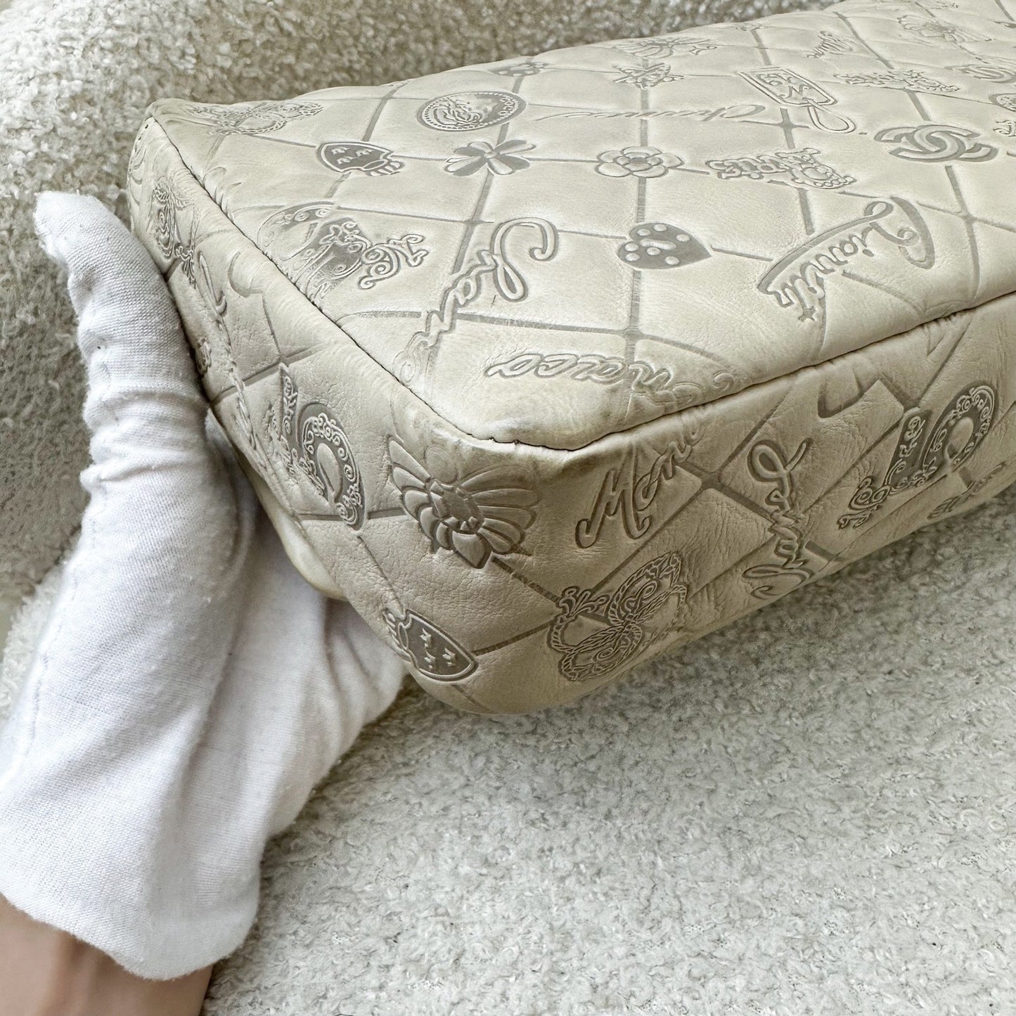 GLM-Medium Classic Flap CF with Embossed Charms in Ecru Calfskin SHW