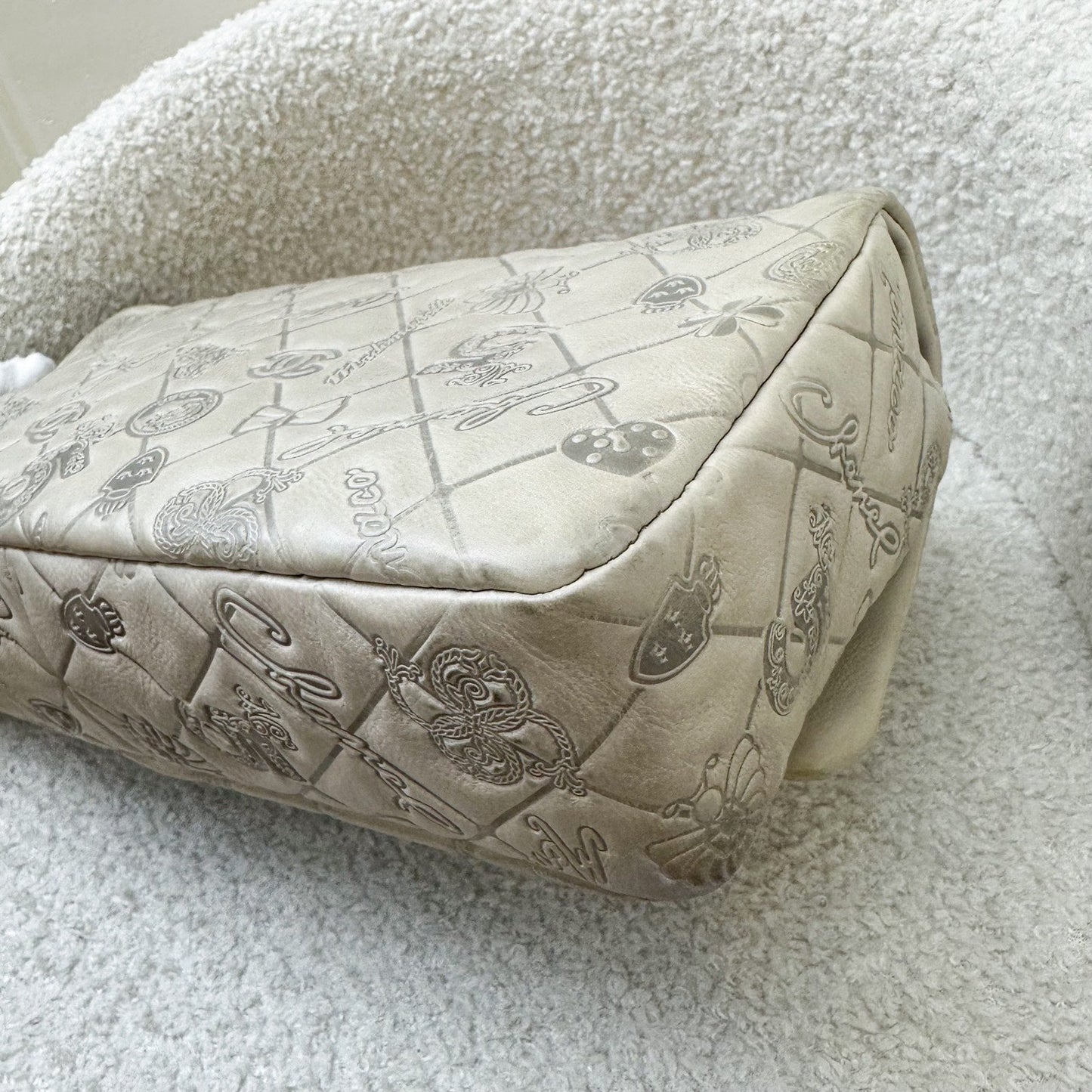 GLM-Medium Classic Flap CF with Embossed Charms in Ecru Calfskin SHW