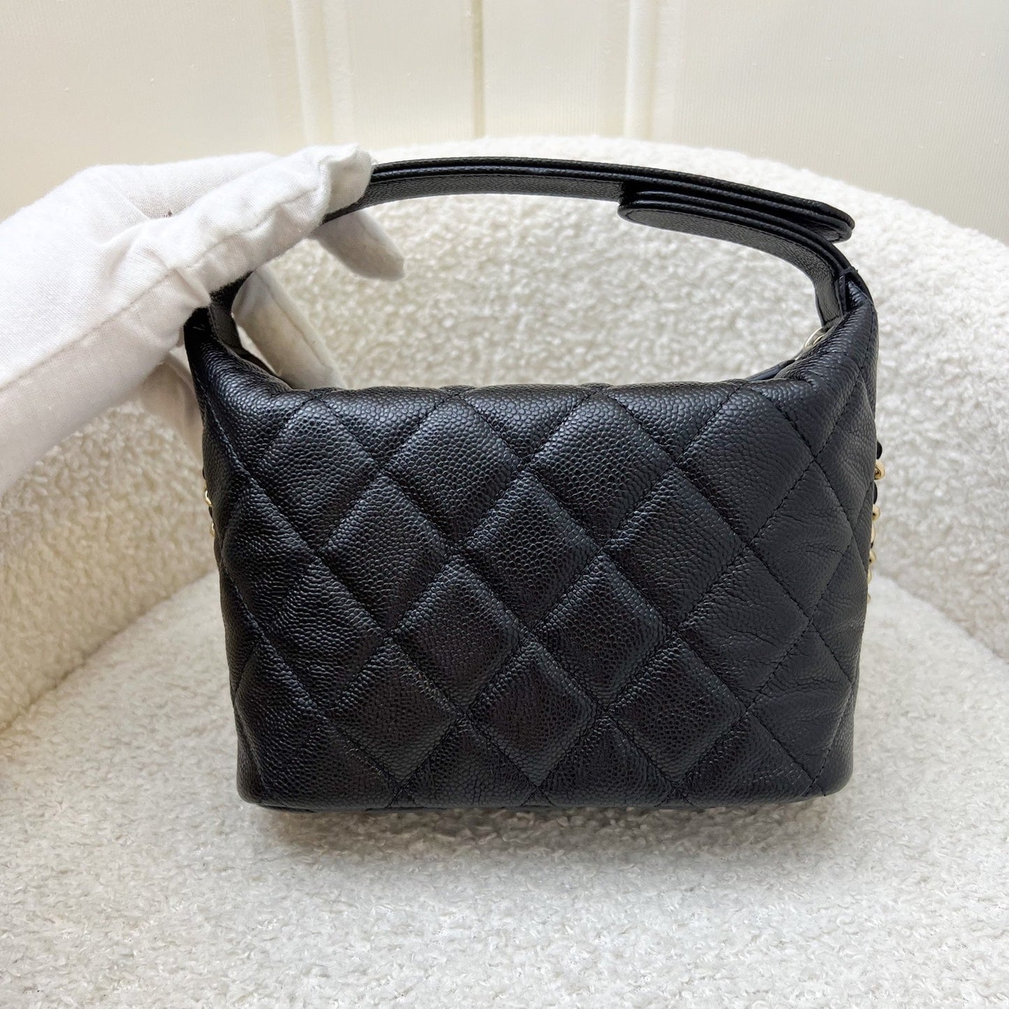 GLM-25C Quilted Hobo Clutch on Chain in Black Caviar and LGHW (Model: AP4386)