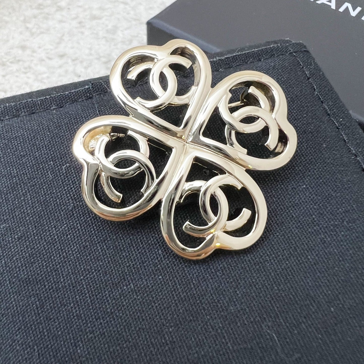GLM-22P 4 Hearts Brooch in LGHW
