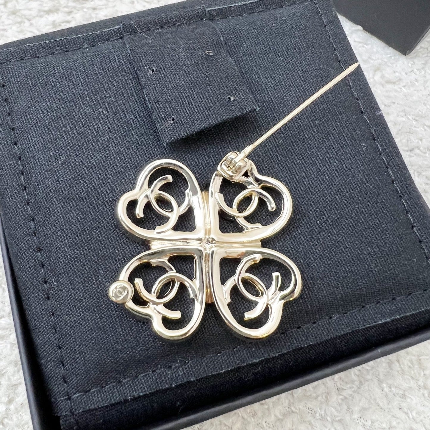 GLM-22P 4 Hearts Brooch in LGHW