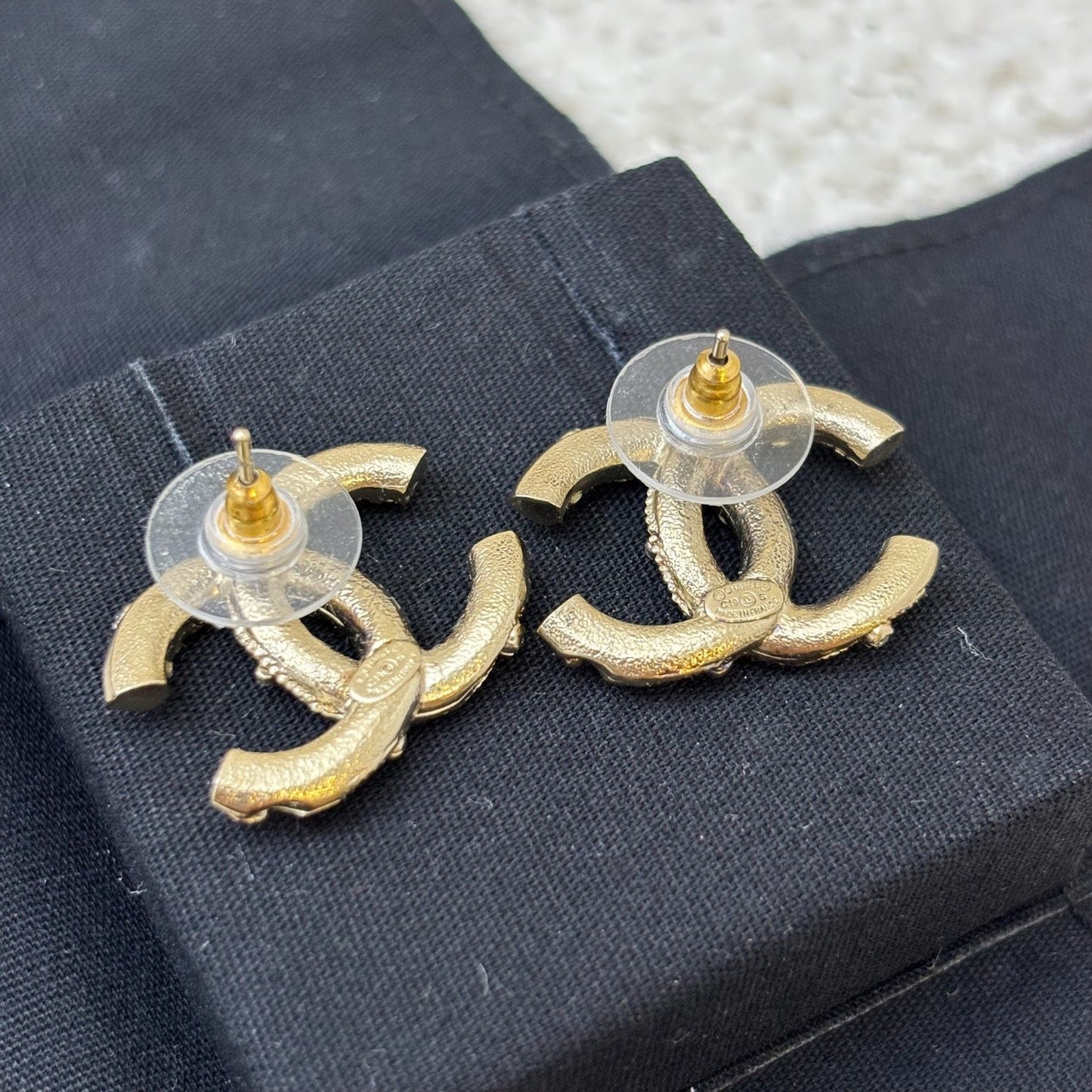 GLM-19C GLM- Logo Earrings with Blue Crystals in GHW