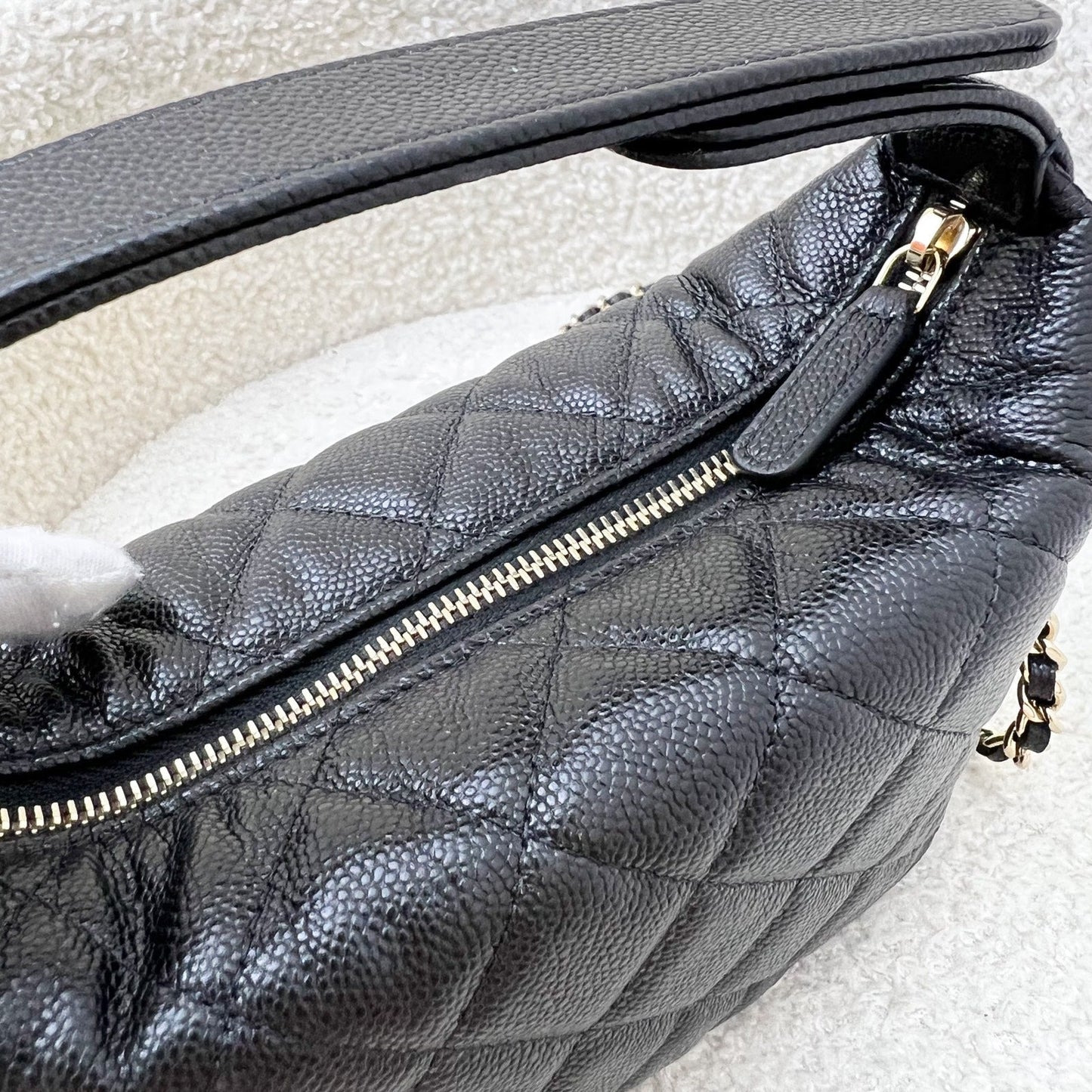 GLM-25C Quilted Hobo Clutch on Chain in Black Caviar and LGHW (Model: AP4386)