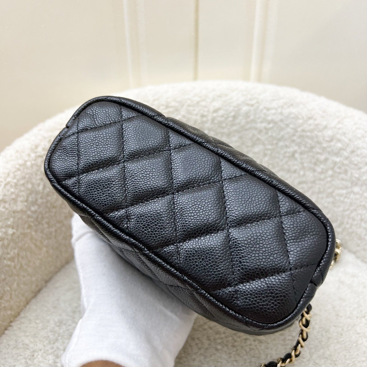 GLM-25C Quilted Hobo Clutch on Chain in Black Caviar and LGHW (Model: AP4386)