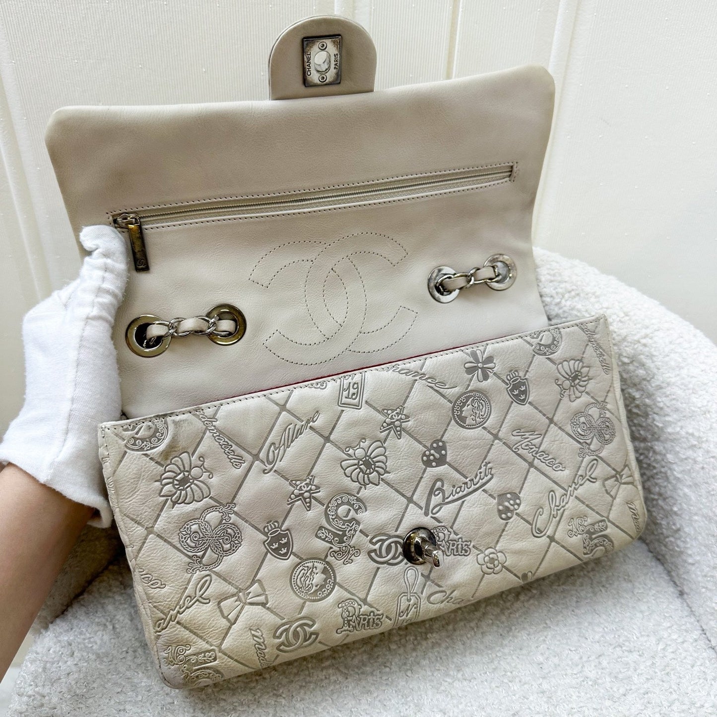 GLM-Medium Classic Flap CF with Embossed Charms in Ecru Calfskin SHW