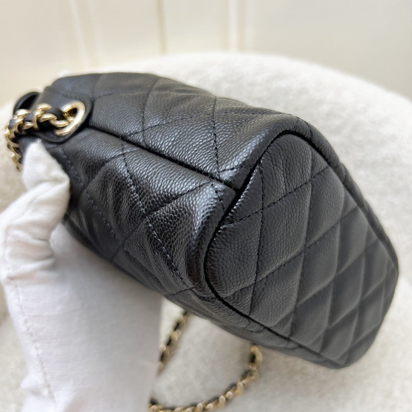 GLM-25C Quilted Hobo Clutch on Chain in Black Caviar and LGHW (Model: AP4386)