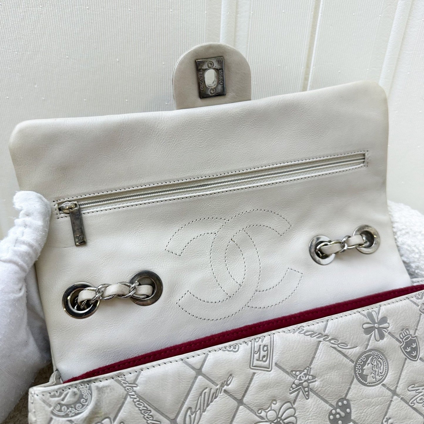 GLM-Medium Classic Flap CF with Embossed Charms in Ecru Calfskin SHW