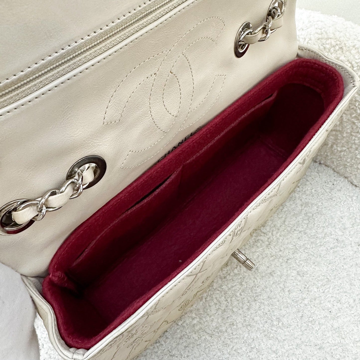 GLM-Medium Classic Flap CF with Embossed Charms in Ecru Calfskin SHW
