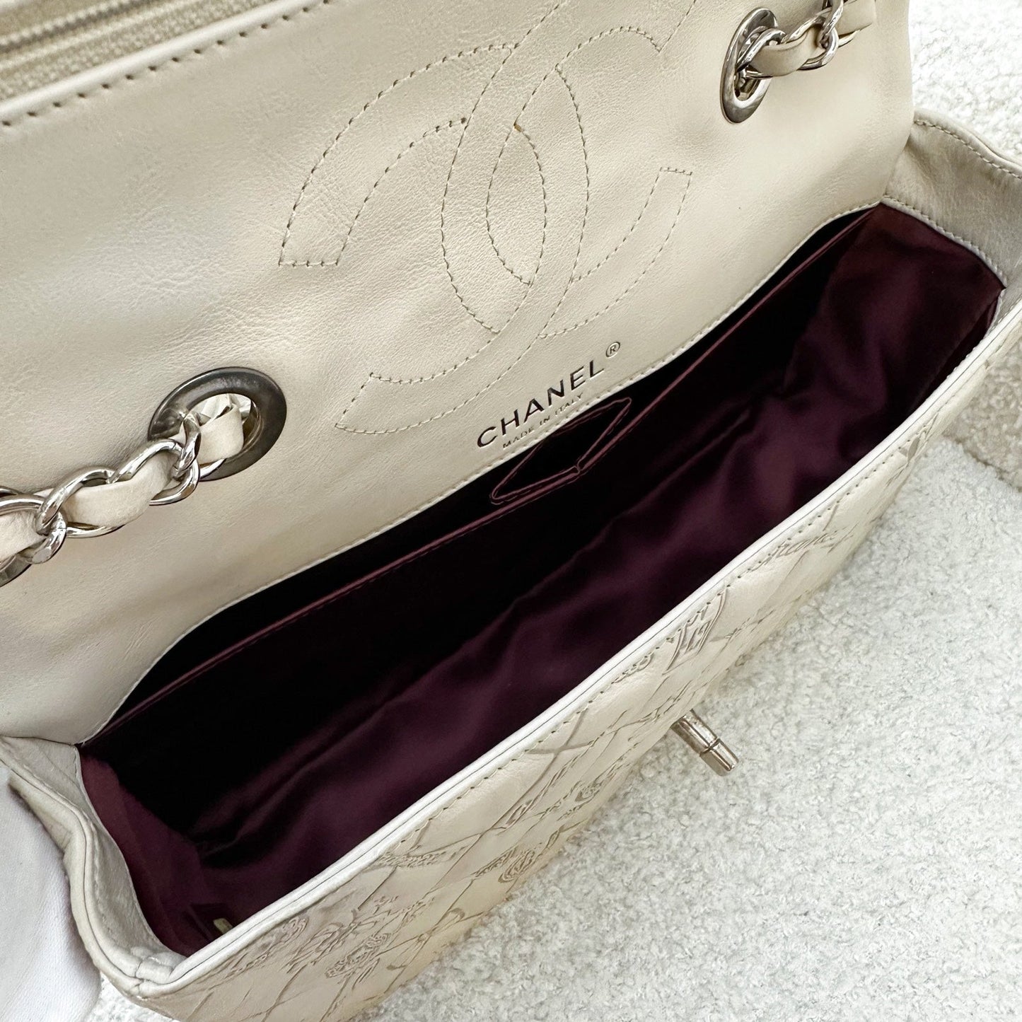 GLM-Medium Classic Flap CF with Embossed Charms in Ecru Calfskin SHW