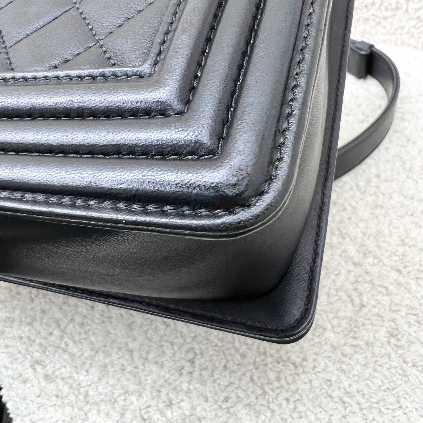 GLM-New Medium / Large 28cm Boy Flap in Black Lambskin and AGHW