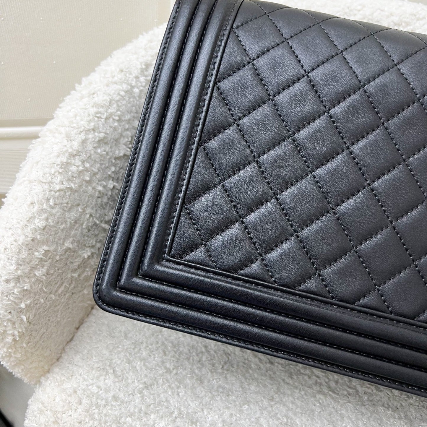 GLM-New Medium / Large 28cm Boy Flap in Black Lambskin and AGHW