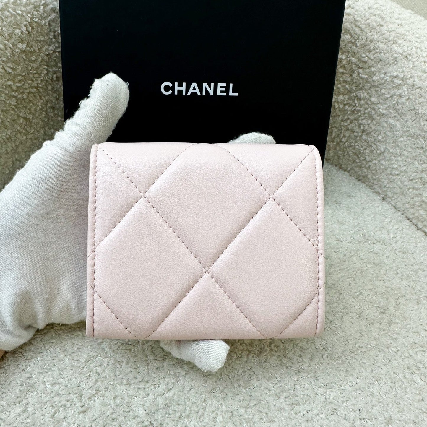 GLM-19 XL Card Holder in 22P Pink Lambskin GHW