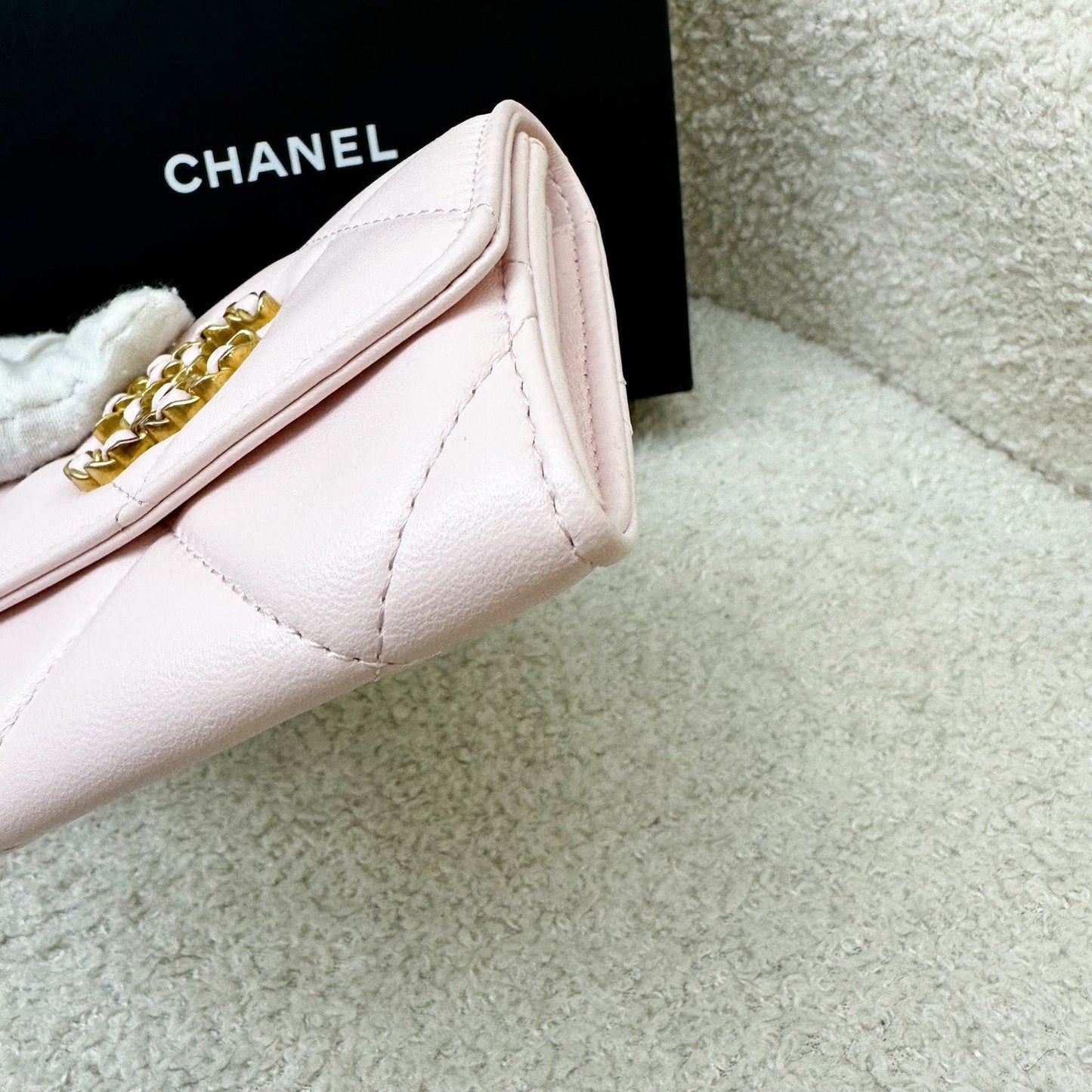 GLM-19 XL Card Holder in 22P Pink Lambskin GHW
