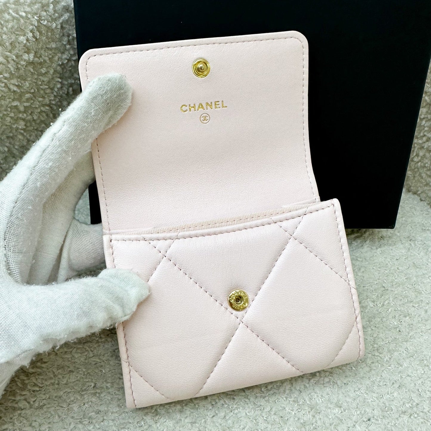GLM-19 XL Card Holder in 22P Pink Lambskin GHW