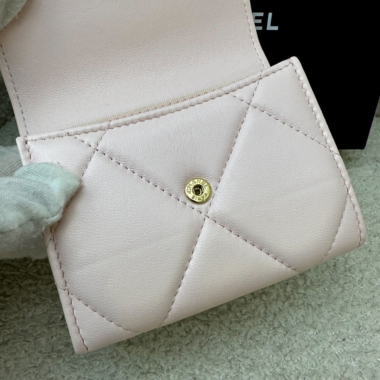GLM-19 XL Card Holder in 22P Pink Lambskin GHW