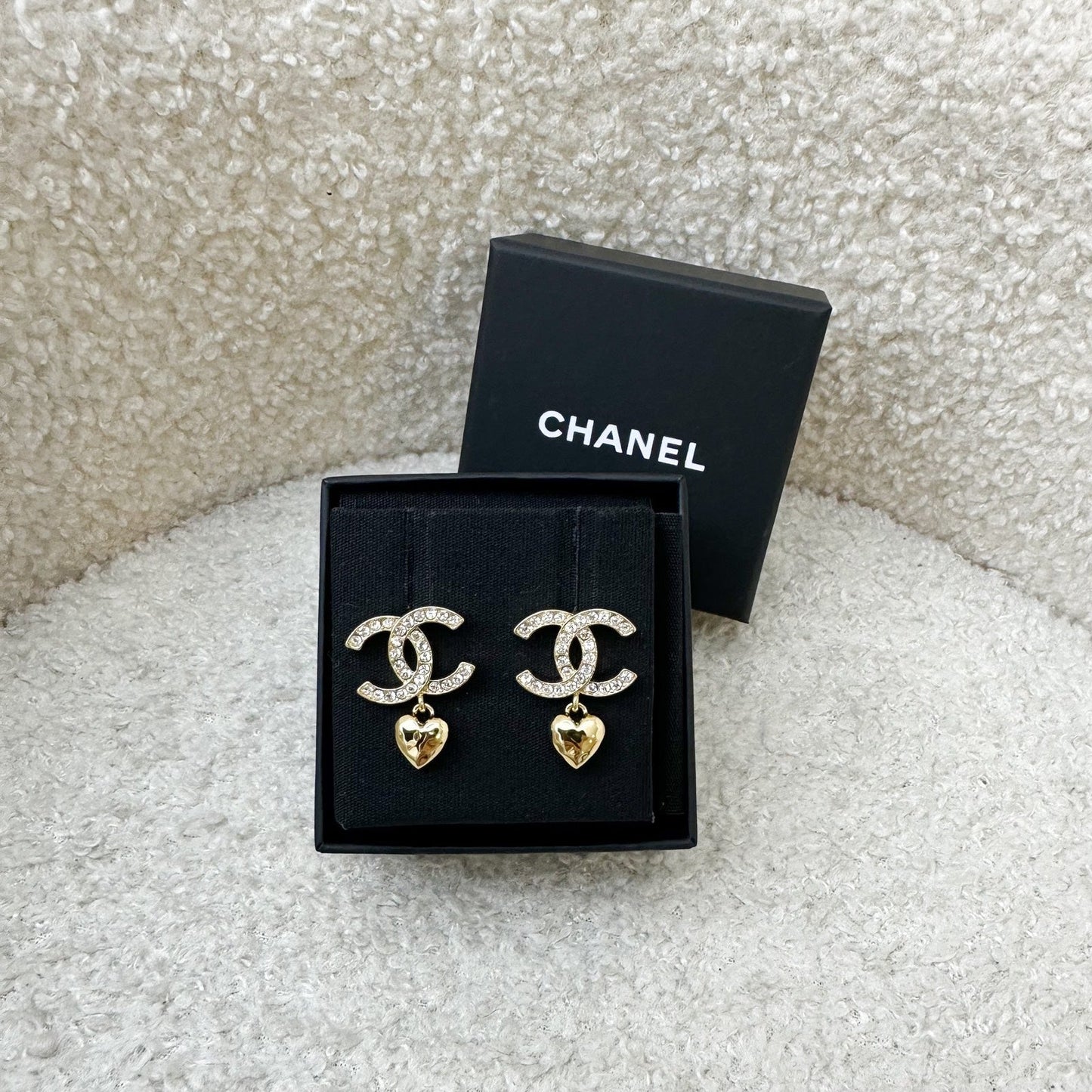 GLM-23P Heart Dangling Earrings with Crystals in GHW