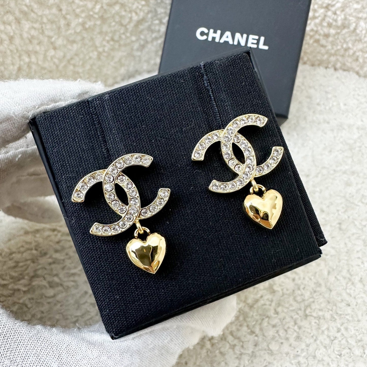 GLM-23P Heart Dangling Earrings with Crystals in GHW