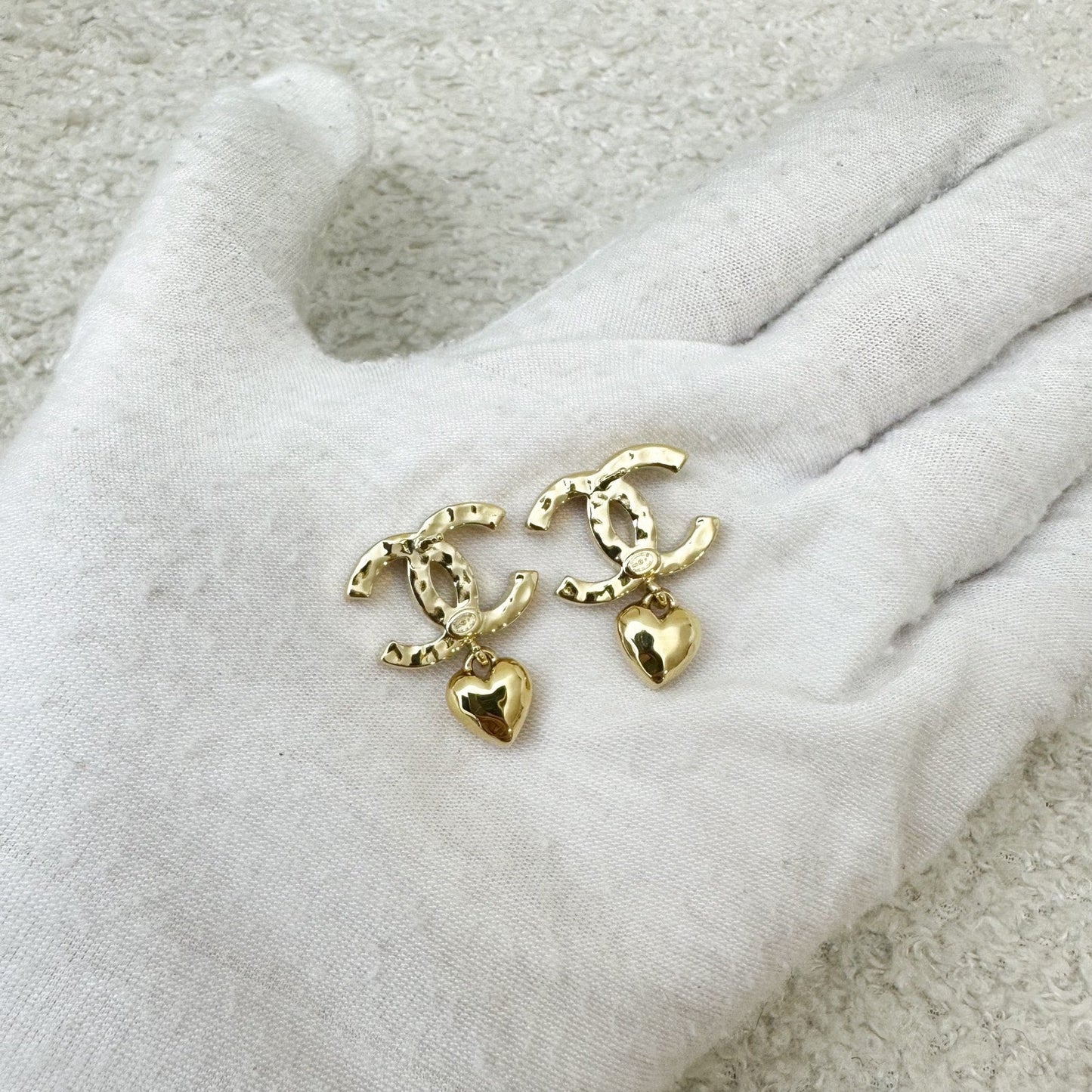 GLM-23P Heart Dangling Earrings with Crystals in GHW