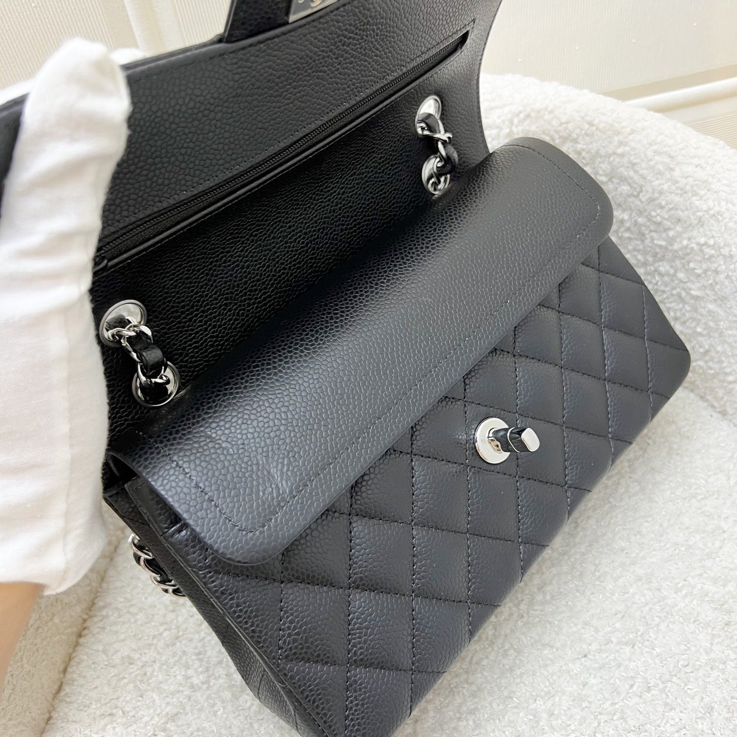 GLM-Small Classic Flap CF in Black Caviar and SHW (Model: A01113)