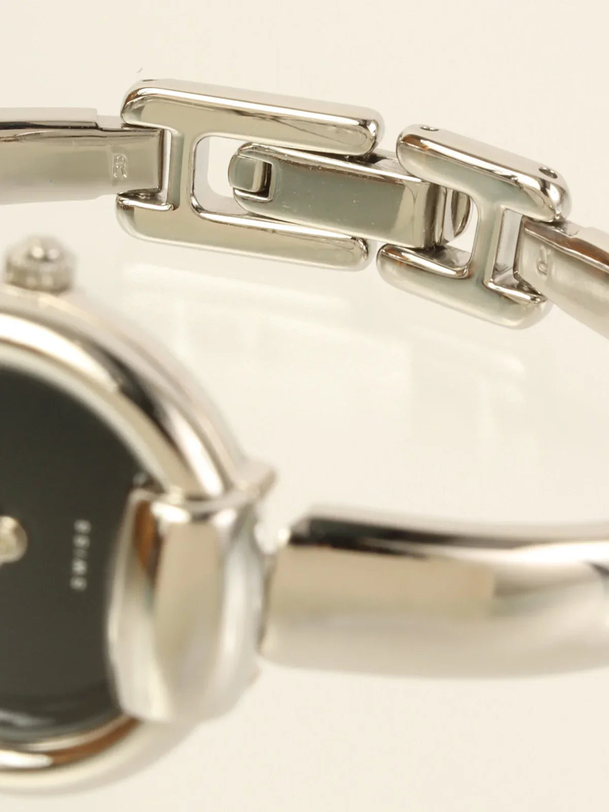 GUCCI Round Face Bangle Watch Silver