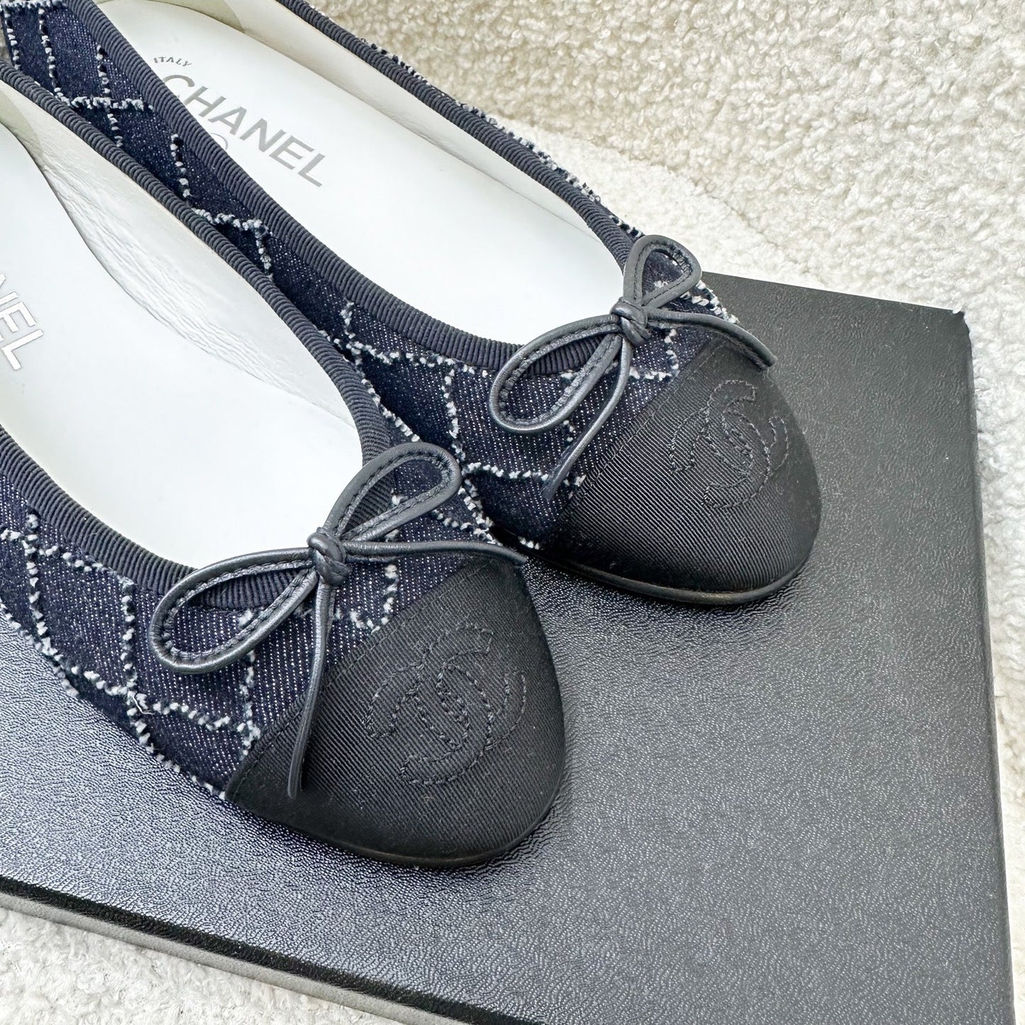GLM-Classic Ballerina Pumps in Embroidered Denim / Black Gosgrain Size 36