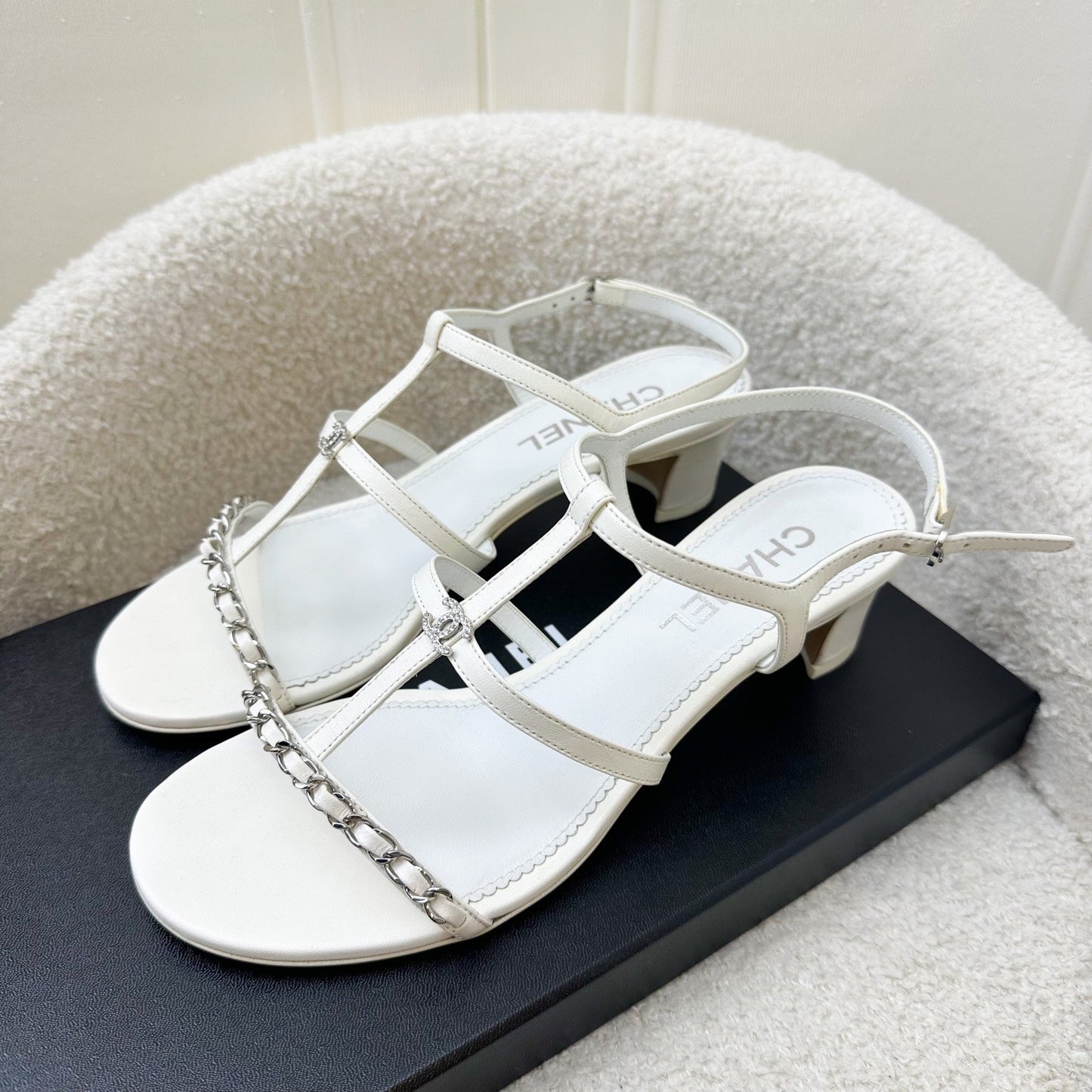 GLM-Heeled Sandals in White Size 38C